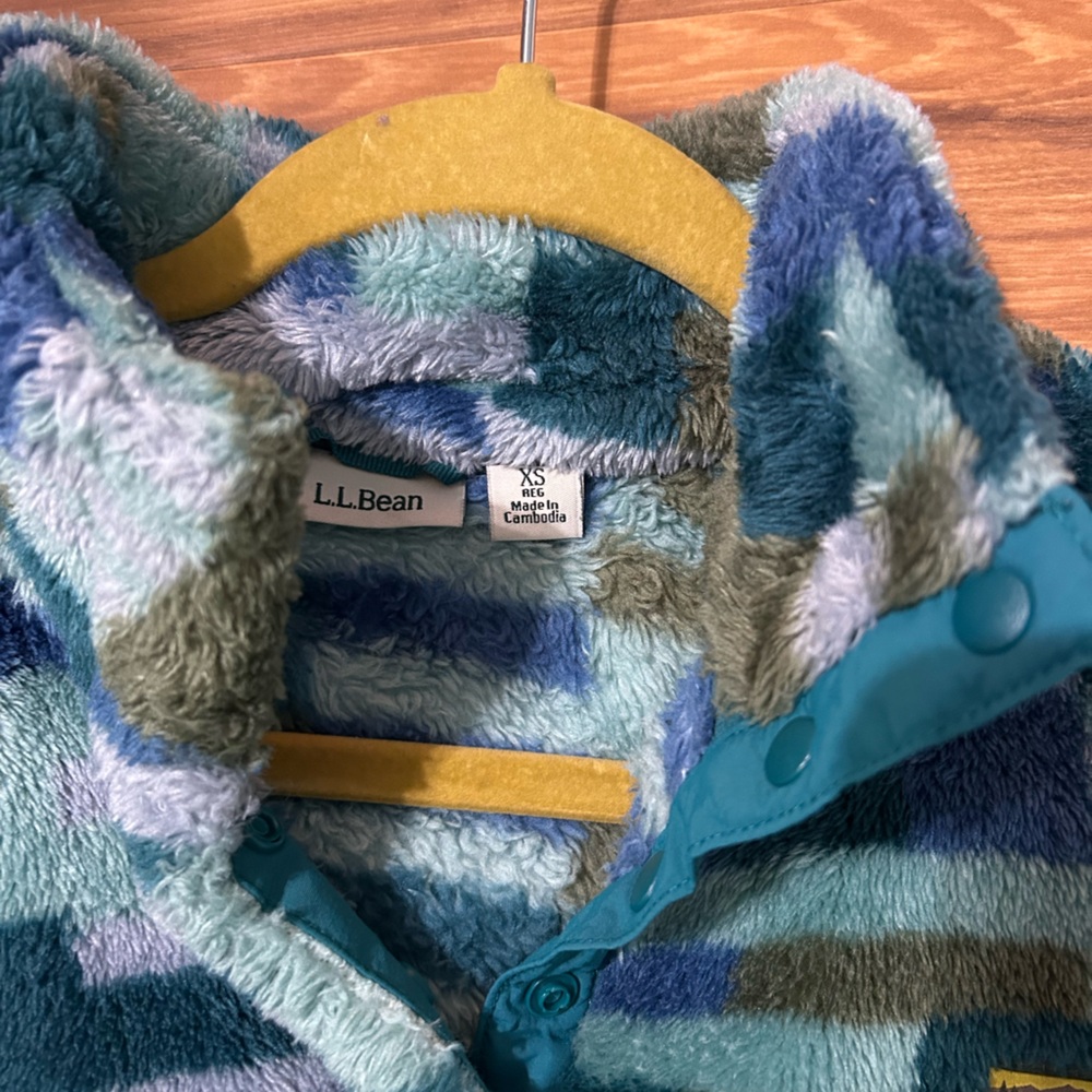 Woman’s L.L. Bean Multicolor Patterned Crewneck S… - image 3